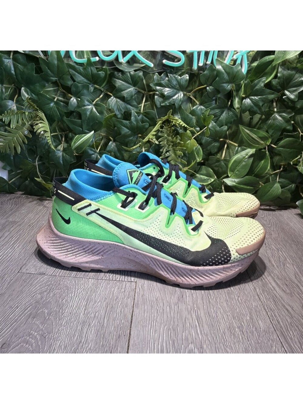 Nike Pegasus Trail 2 Mens Size 11.5 Barely Volt Outdoor Running Sneakers